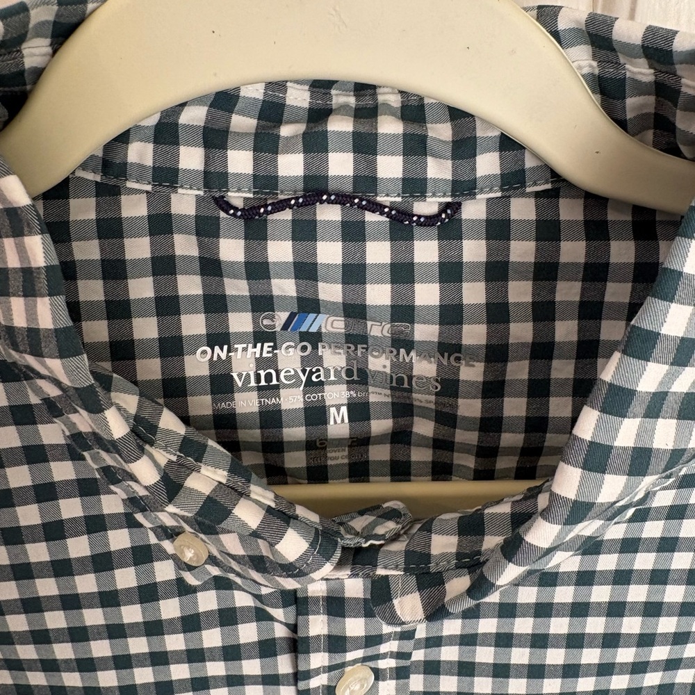 Vineyard Vines Performance Button Down - M - image 4